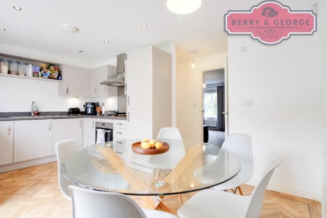KITCHEN / DINER