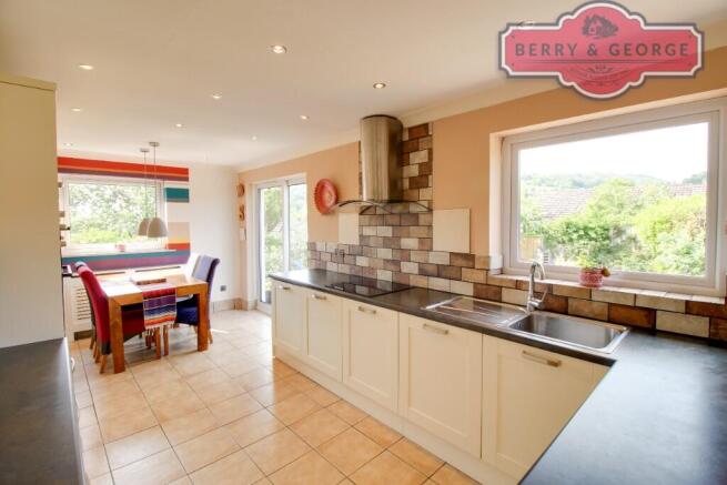KITCHEN / DINER