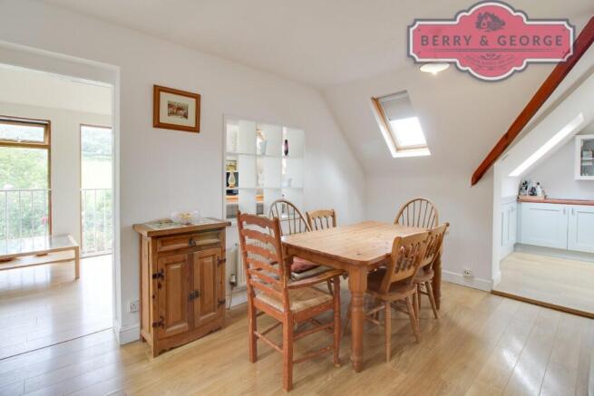 KITCHEN / BREAKFAST