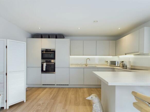 Open Plan Modern Kitchen/Living Area