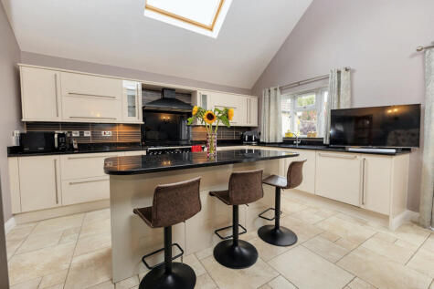Colchester Road, Weeley, CO16 9