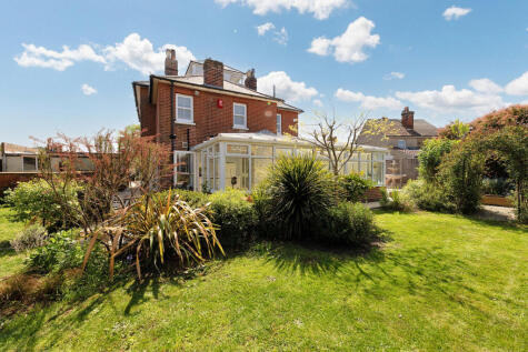 Fronks Road, Harwich, CO12 4