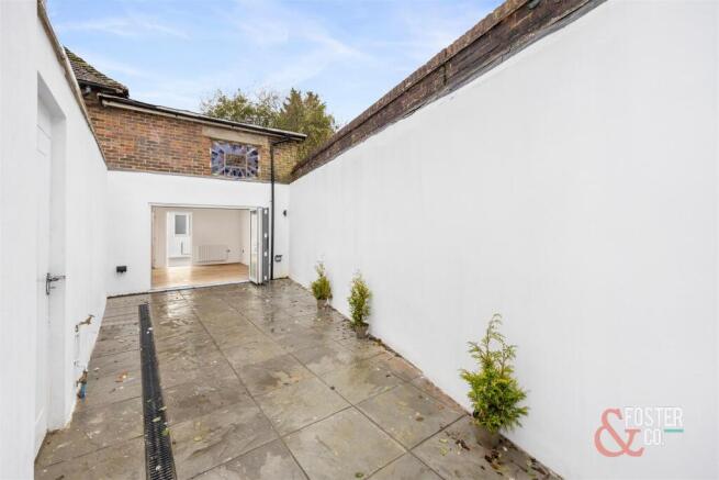 Cuckfield Road, 123_012.jpg