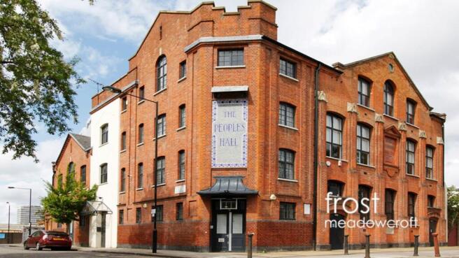 89 Peoples Hall W11 office to let Ext.jpg