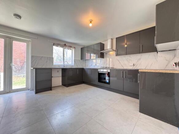 To rent 4 bed 3 bath