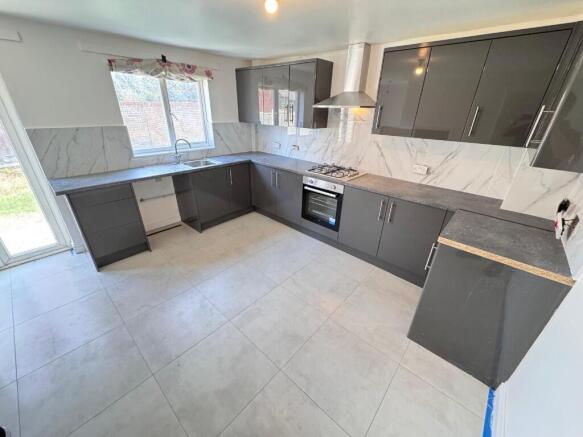 To rent 4 bed 3 bath