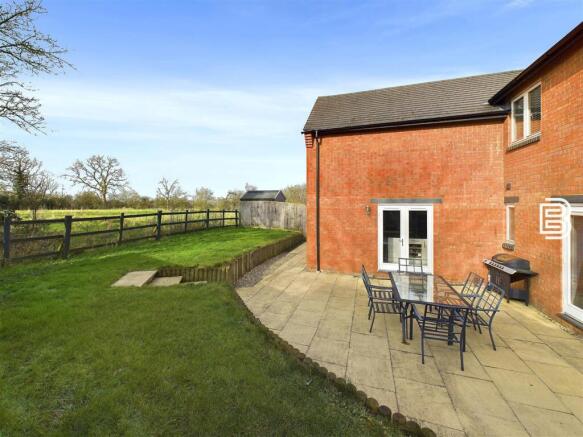 Rear Garden (2).jpg