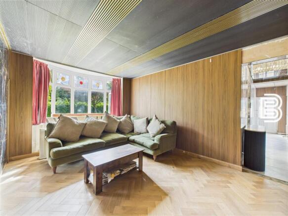 Living Room (2).jpg