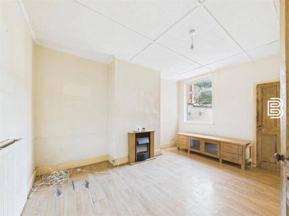 CAM03787G0-PR0092-STILL008.jpg