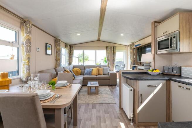 Y04-ABERAFON-PARK-KITCHEN-05.jpg