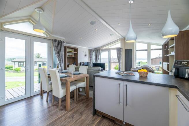 PINE-LODGES-KITCHEN-05.jpg