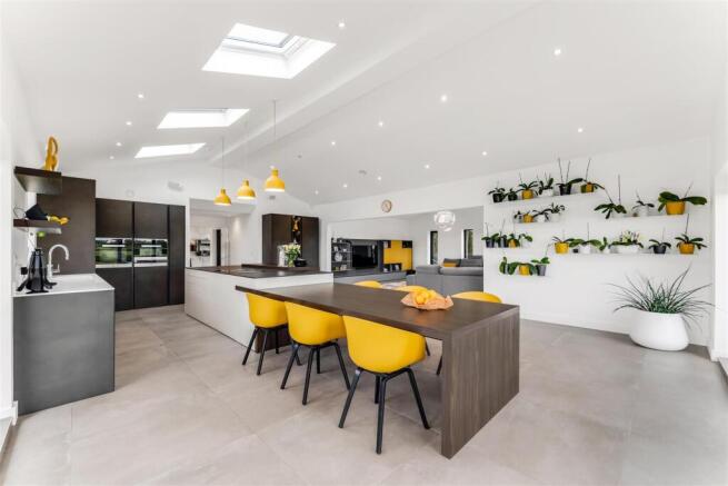 *Lounge/Kitchen/Diner