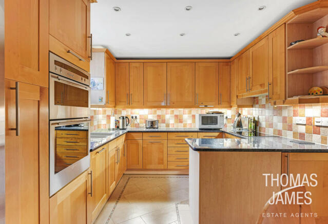 Willowcroft Lodge, kitchen diner, wooden cabinets