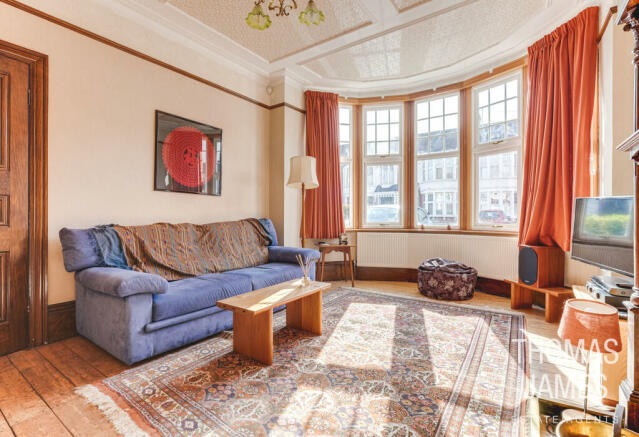 Berkshire Gardens, spacious front reception room