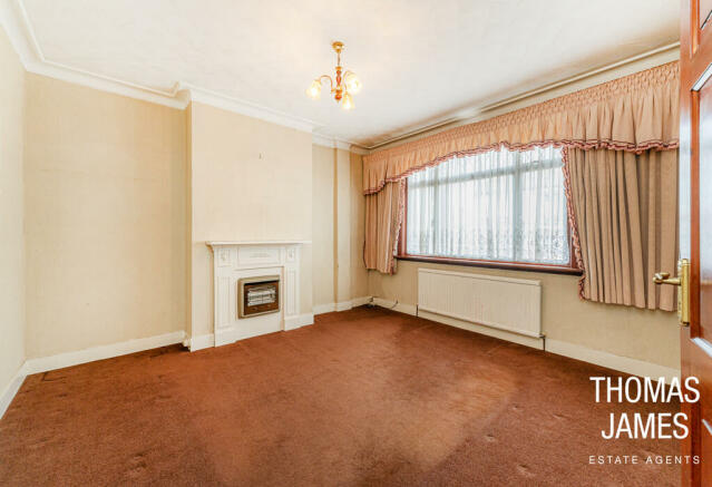 Princes Avenue, generous sized reception room