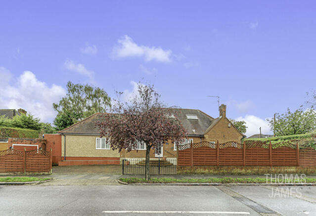 Lakenheath, detached bungalow with gardage