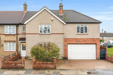 Carpenter Gardens, London, N21