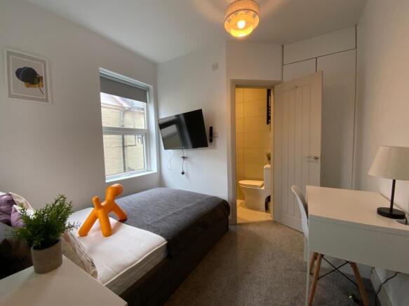 Ensuite Bedroom 5