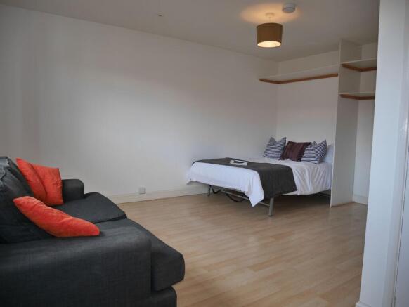 lounge/bedroom