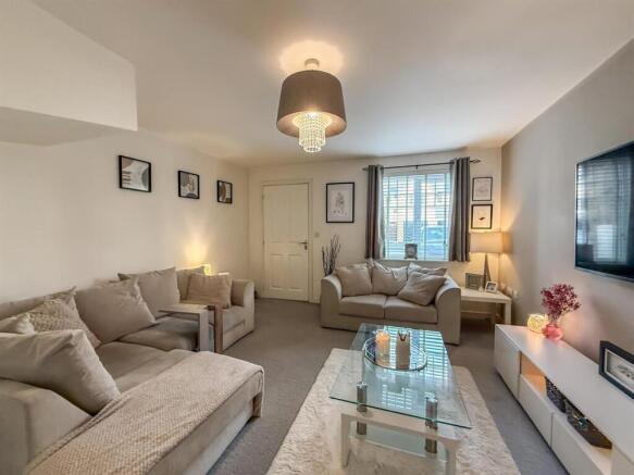 WhatsApp Image 2025-11-19 at 15.54.36 (6).jpeg