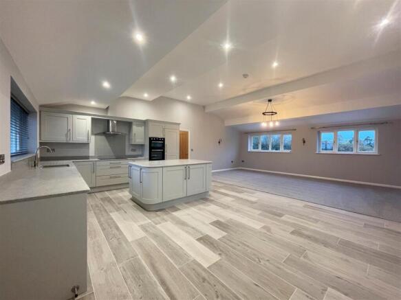 Kitchen Living area.JPG