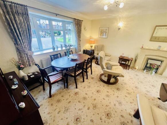 Lounge/Dining Room