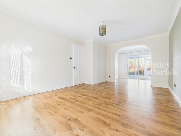 CAM04332G0-PR0566...