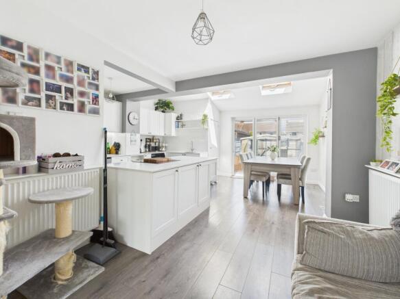 CAM05192G0-PR0105-STILL005