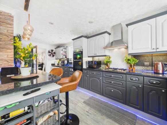 CAM05192G0-PR0118-STILL010