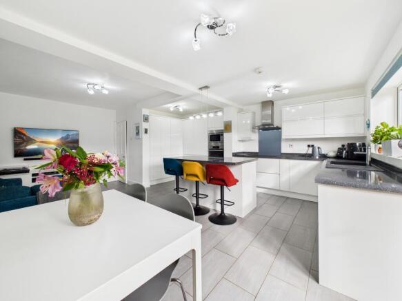 CAM05192G0-PR0150-STILL004