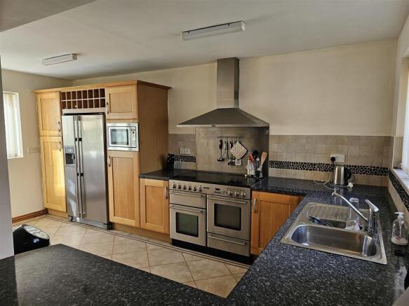 KITCHEN NEW.jpg