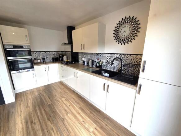 Kitchen  1.jpg
