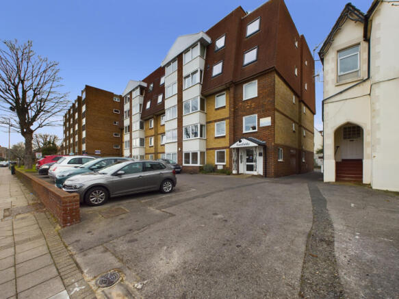 Welcome to Eastfields, Victoria Road North