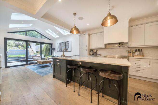 Kitchen/ Dining