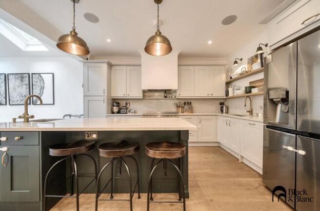 Kitchen/ Dining