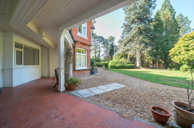 1334632-12-689b07...