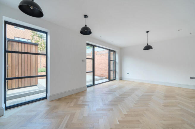 1339575-7-689ddee...