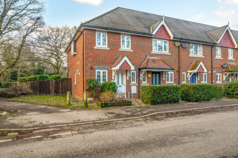 Hawthorn Way, Lindford, Hampshire, GU35