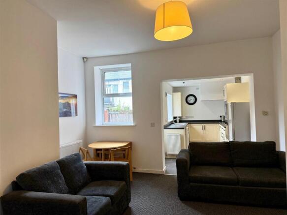 Lounge 1.jpg