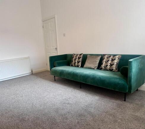 lounge 1.JPG