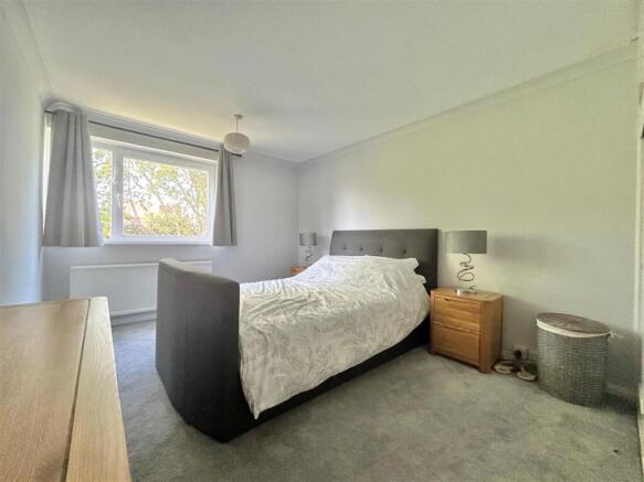 Bed 1 (002).jpg