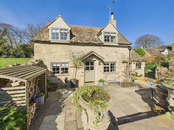 Front of the property with garden