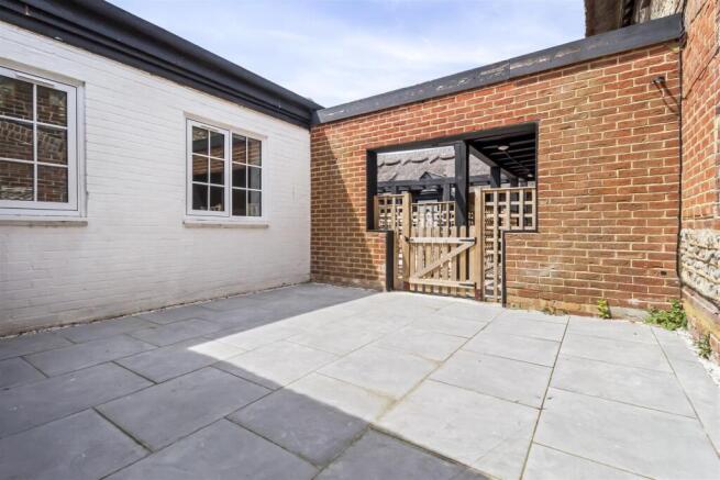 Tudor Court, 7-002.jpg