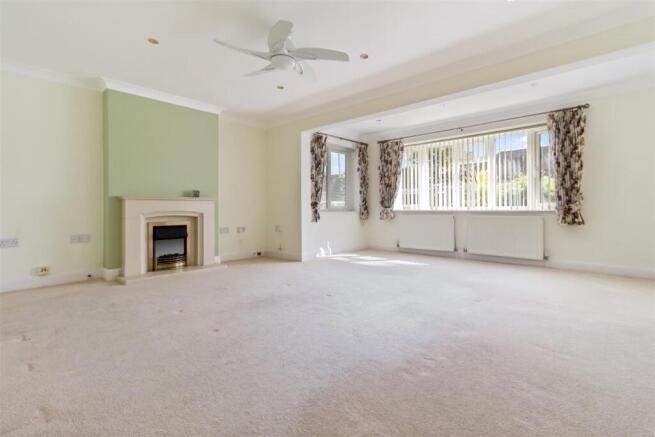 5a Tamarisk Way_005.JPG