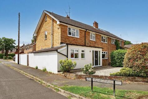 Mistletoe Road, Yateley, GU46