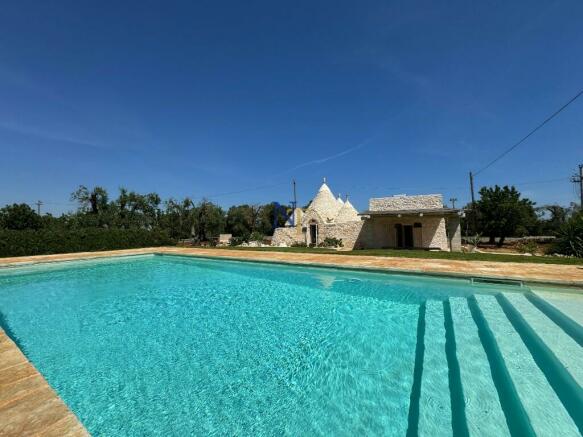 Trullo with pool