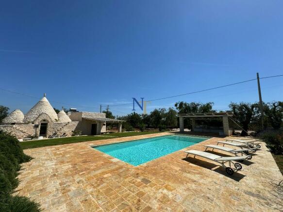 Trullo with pool