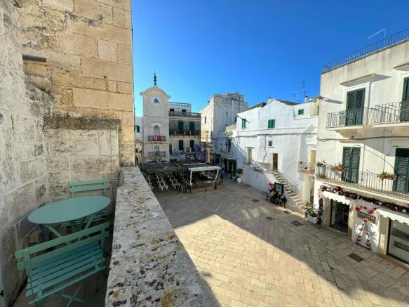 Panoramic balcony
