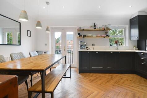 Carisbrooke Road, Headingley, LS16