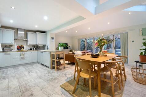 Abbeydale Garth, Kirkstall, LS5